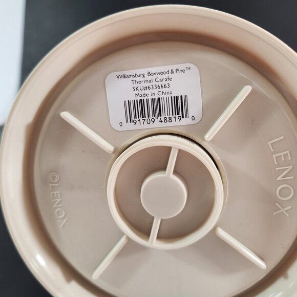 NEW IN BOX LENOX WILLIAMSBURG BOXWOOD & PINE THERMAL CARAFE CHRISTMAS GIFT - Picture 2 of 4